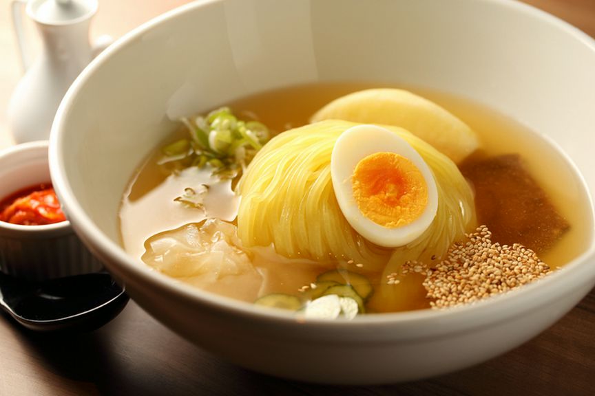 冷麺、ナムル、キムチ、各種サラダなどサイドメニューも絶品