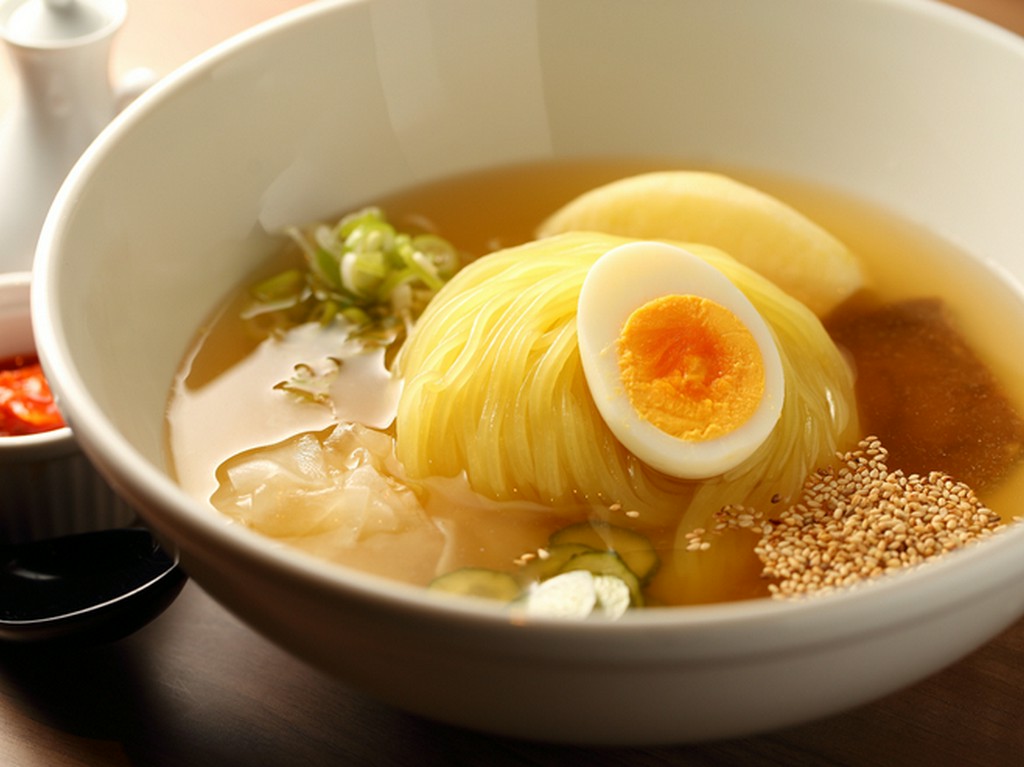 冷麺、ナムル、キムチ、各種サラダなどサイドメニューも絶品