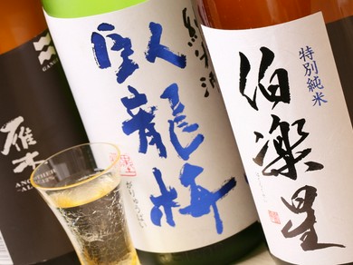 料理との相性を考えつつ、食事の合間に嗜む日本酒を提供