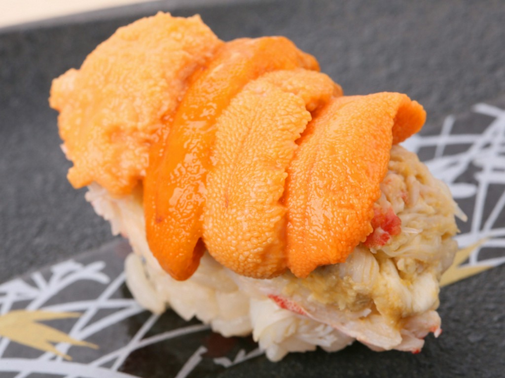 贅沢なこと、この上なし『毛ガニと生ウニの握り』