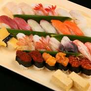 僕の出身地、北海道の襟裳岬の名産「えぞ姫ホラ貝」はアワビの食感ともよく似て、その人気を上回るほどの美味しさです。つぶが大きく、甘みのある貝で、刺身や寿司でお出ししています。ぜひお試しください。