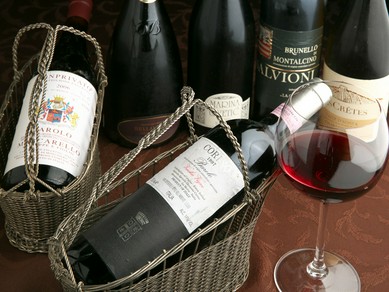 シニアソムリエが選び抜いた、種類豊富なイタリア産ワイン