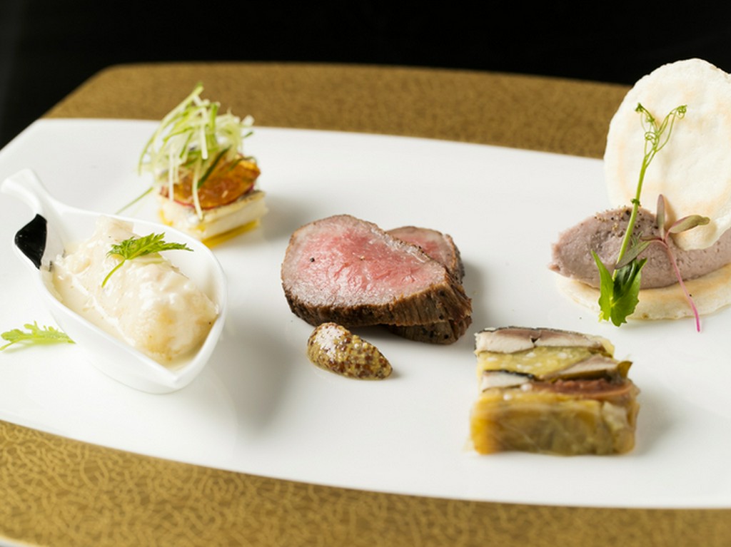 野菜は地元岡山産を積極的に取り入れ、上質な国産食材を厳選