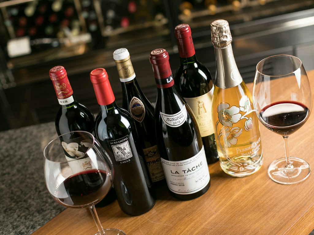 フランスを中心に、各産地の多様なワインを幅広く取り揃え