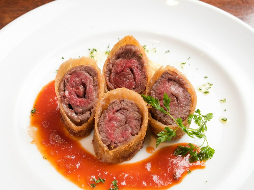 22年間つくり続けられている、 A4ランクの和牛の魅力が溢れる『和牛イチボのステーキカツレツ』