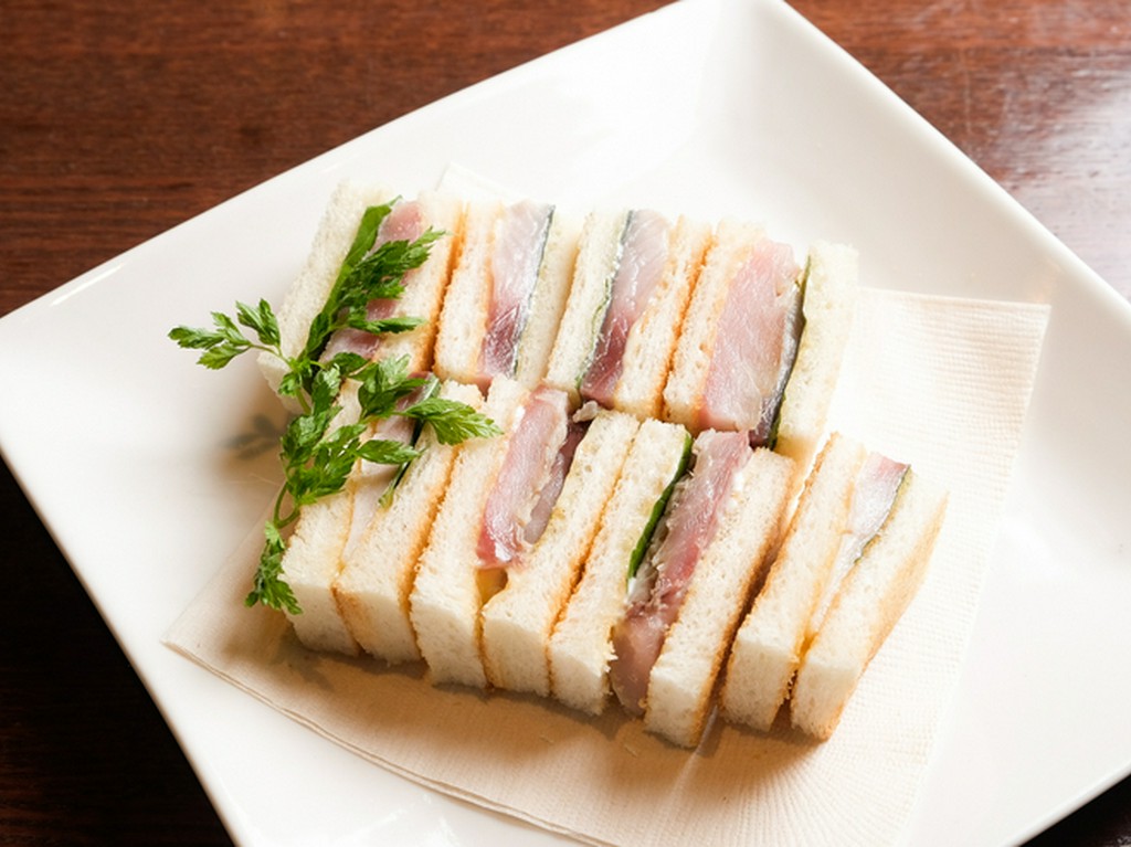 和食料理店での経験を生かした、〆サバのアレンジ料理『サバのトースト サンド』