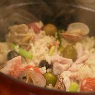 アクアパッツアのベースのスープで仕上げたリゾットはSTUBUを使うことで魚介の旨味がお米にしみわたります。
