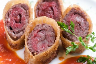 だんとつの人気No1メニュー『和牛イチボのステーキカツレツ』