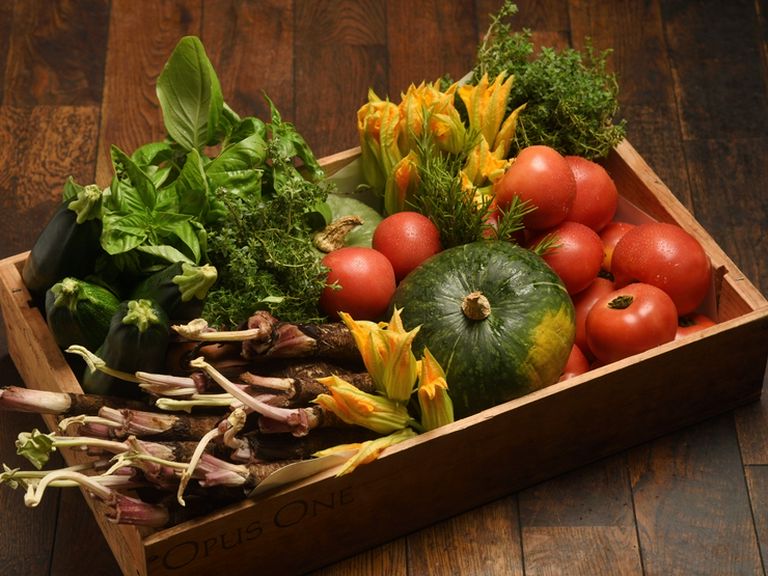 マダムの故郷から直送、減農薬法で大切に育てられる季節の野菜