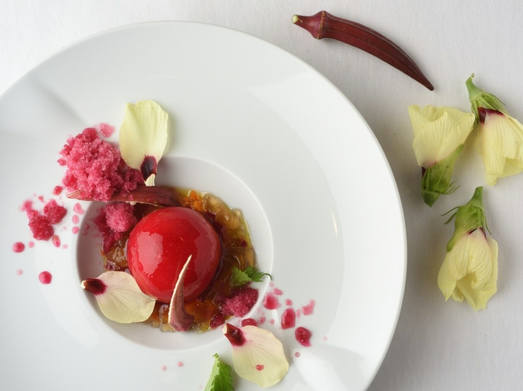 色美しい野菜をアレンジした一皿を、子供と一緒に楽しむひと時