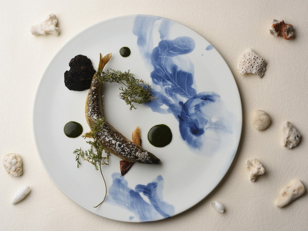 岐阜県産アユのブータン・ノワールと肝のフラン　タラとディルのソースを添えて