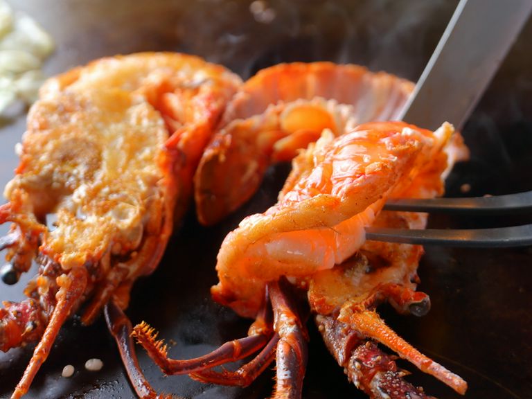 毎日、シェフ自ら築地に出向いて仕入れる選りすぐりの食材