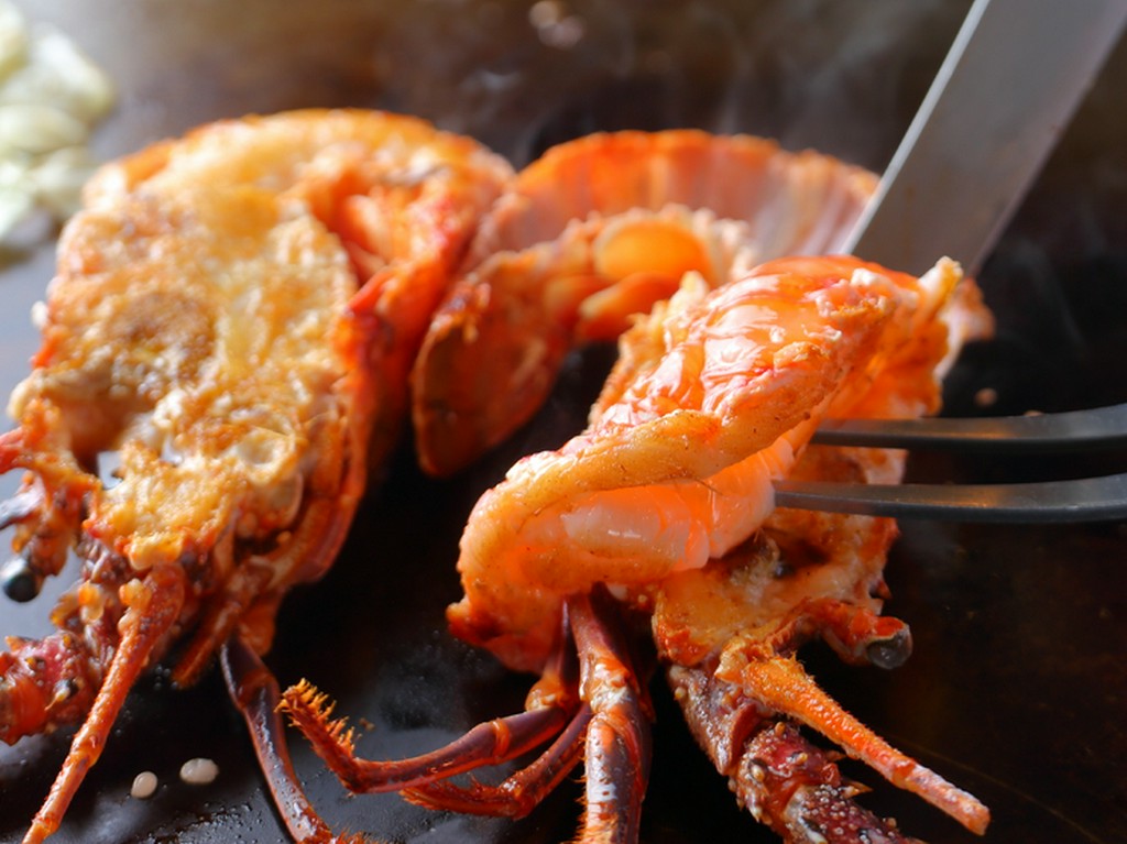 毎日、シェフ自ら築地に出向いて仕入れる選りすぐりの食材