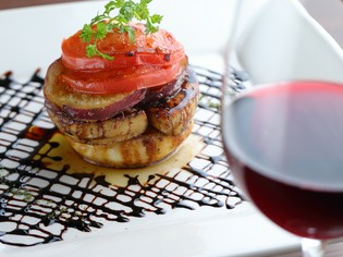 芳醇な甘みの『フランス産“フォアグラ”と焼きリンゴのソテー』