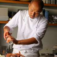 お客様には楽しんでいただけるように、料理の味はもちろん、接客や雰囲気づくりなど細部にまでこだわっています。「もう一度来たい」と思っていただければ幸いです。
