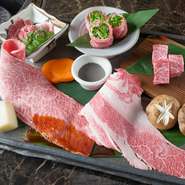 当日入荷したお肉のなかでも、おすすめをふんだんに盛り込んだひと皿。各部位をもっとも美味しくいただける、独自のスタイルでの提案がふんだんに盛り込まれています。