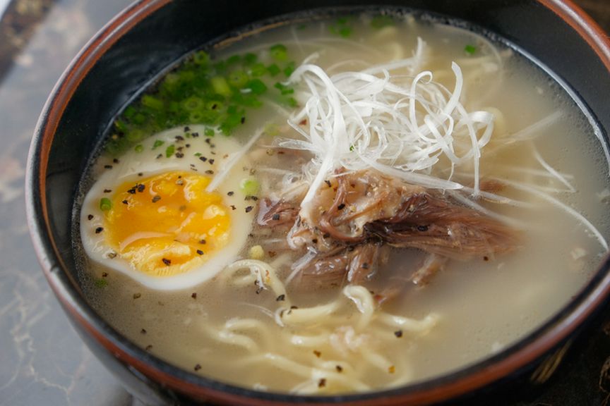 焼肉店ならではの逸品『テールラーメン』
