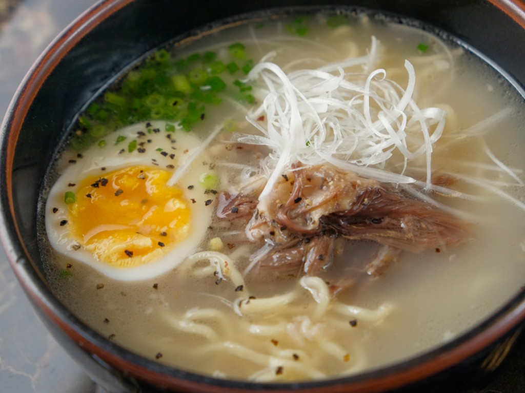 焼肉店ならではの逸品『テールラーメン』
