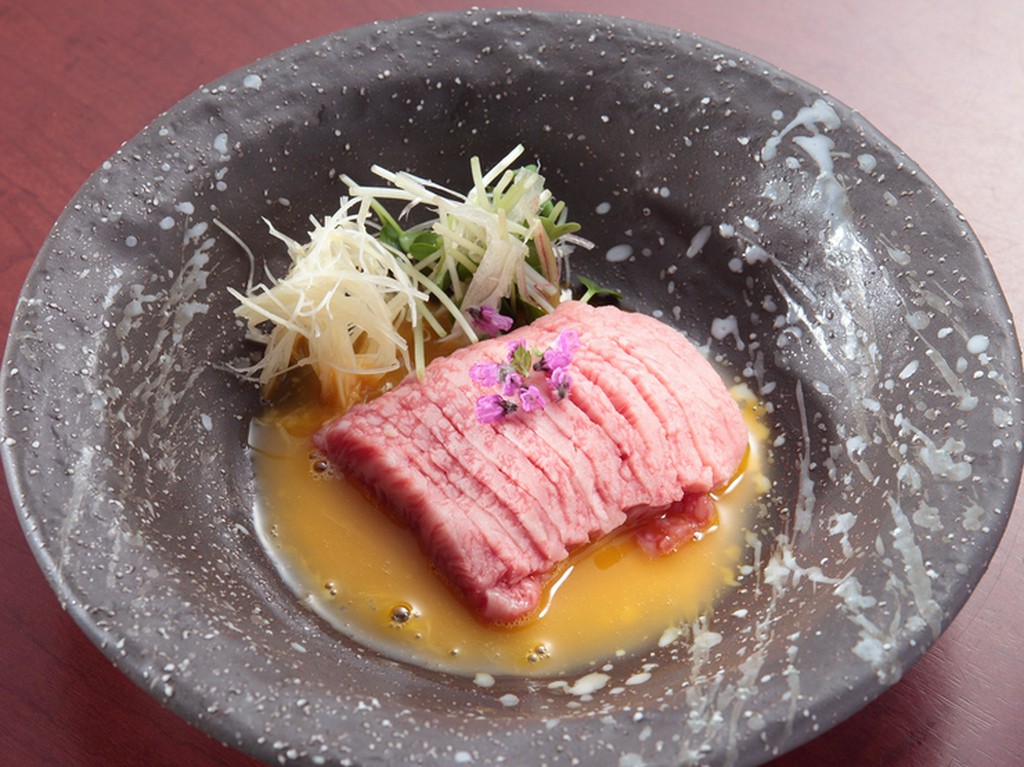 なめらかでとろける食感『特選ユッケ』