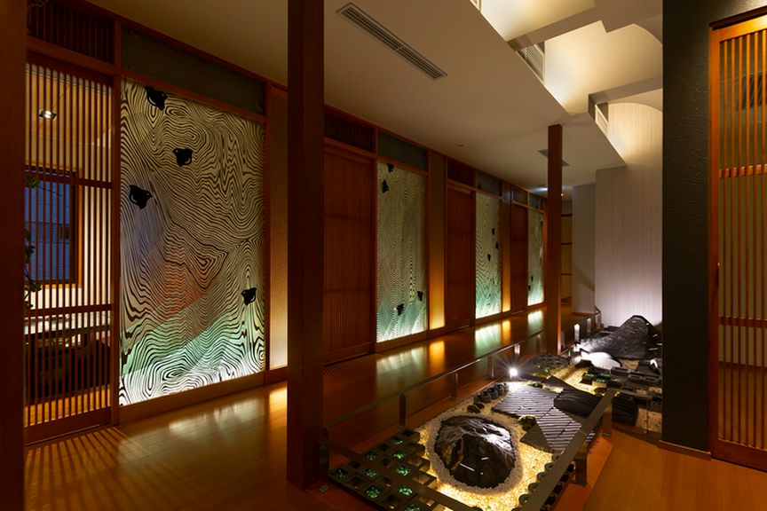 時間を忘れのんびりと食事ができる、落ち着いた店内