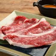 一頭買いにて仕入れる「和牛」はもちろん。「米」は京都の丹後産、契約農家より直接仕入れる「野菜」もあり、すみずみまでこだわり抜いております。