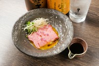 和牛の霜降り肉を使用した『特選ユッケ』