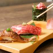 お肉本来の味わいを楽しめる「赤身」に、細かく叩いた「ユッケ軍艦」、香ばしい香りと共にいただく「炙り」の三種類の寿司の盛り合わせです。