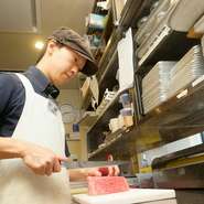 温かい料理は温かいうちに、冷たい料理は冷たいうちに。いつどんな時でも、正確な料理を素早く適正時間内にお客さまの元にお届けすること。当たり前のことではありますが、その当たり前のことを大切にしております。