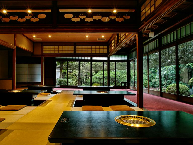 四季折々に姿を変える豪奢な日本庭園があなたをお出迎え