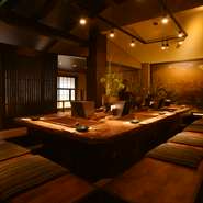 13種類からなるさまざまな個室を用意している【祇園山名庵】。最大35名から利用が可能な大広間、2名から使える個室まで、用途に合った個性豊かな個室がお出迎えしてくれます。