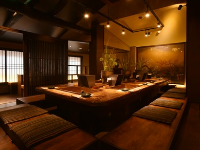 大広間から2名用まで、用途に合わせた個性豊かな個室を用意