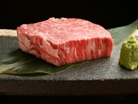 希少な「お肉の王様」の贅沢な厚切り肉『シャトーブリアン』