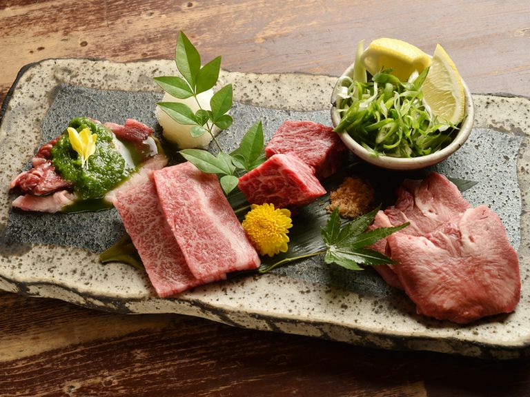 さまざまなお肉の部位と季節を感じて頂ける「コース料理」