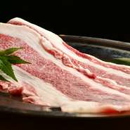 ボリュームたっぷりのお肉をリーズナブルな価格で食べられるため、食べ盛りの子供がいる家族連れでの利用もおススメです。店内は分煙のため、副流煙が気になるママや子供にも優しいつくりのお店です。