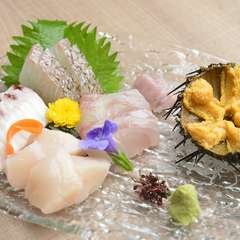 日本全国の美味しい魚が日替わりで楽しめる『お刺身五点盛』
