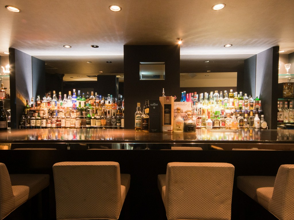 ラグジュアリー感あふれる店内で、日常を忘れるひと時を