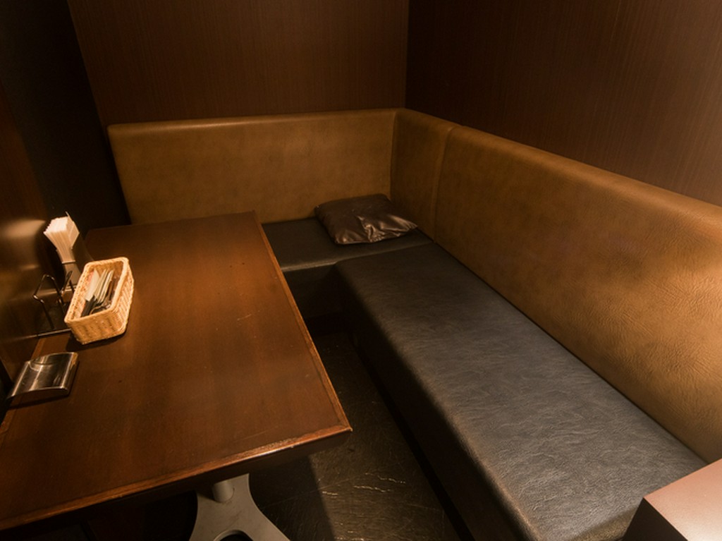 落ち着いた空間の中、リーズナブルな価格でお酒が楽しめる