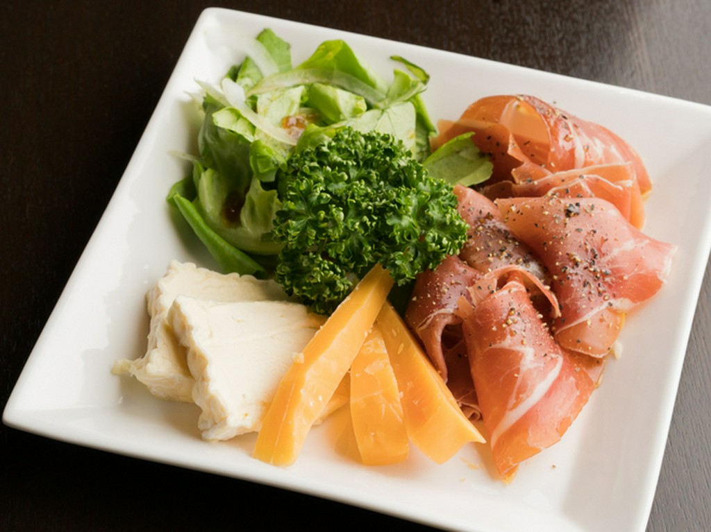 女性客からのリクエストに答えた彩り豊かな『前菜サラダ』