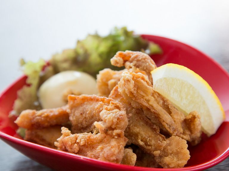 香ばしく後を引く美味しさ。ビールのお供にぴったり!『肉付きヤゲン軟骨の唐揚げ』