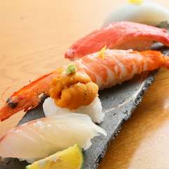 ヨーロッパ産の「特別な塩」がネタの旨味を引き出し、米の甘さを際立たせる『にぎり寿司』