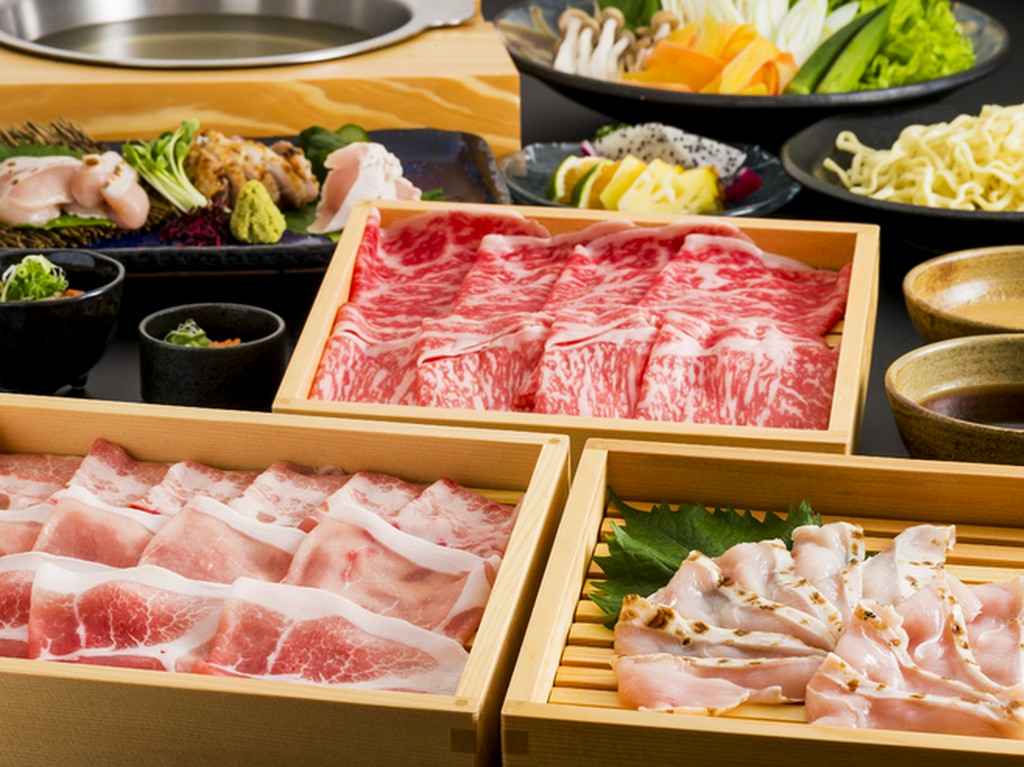 あぐー豚・久米島赤鶏・おきなわ和牛
沖縄で育てられた食材を是非当店でお楽しみくださいませ。