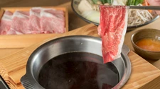 当店オリジナルの割り下で県産の久米島赤鶏やあぐー豚、沖縄和牛をしゃぶしゃぶお召し上がりくださいませ。
