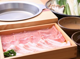 沖縄県産の食材をふんだんに使った『あぐー豚のしゃぶしゃぶ』