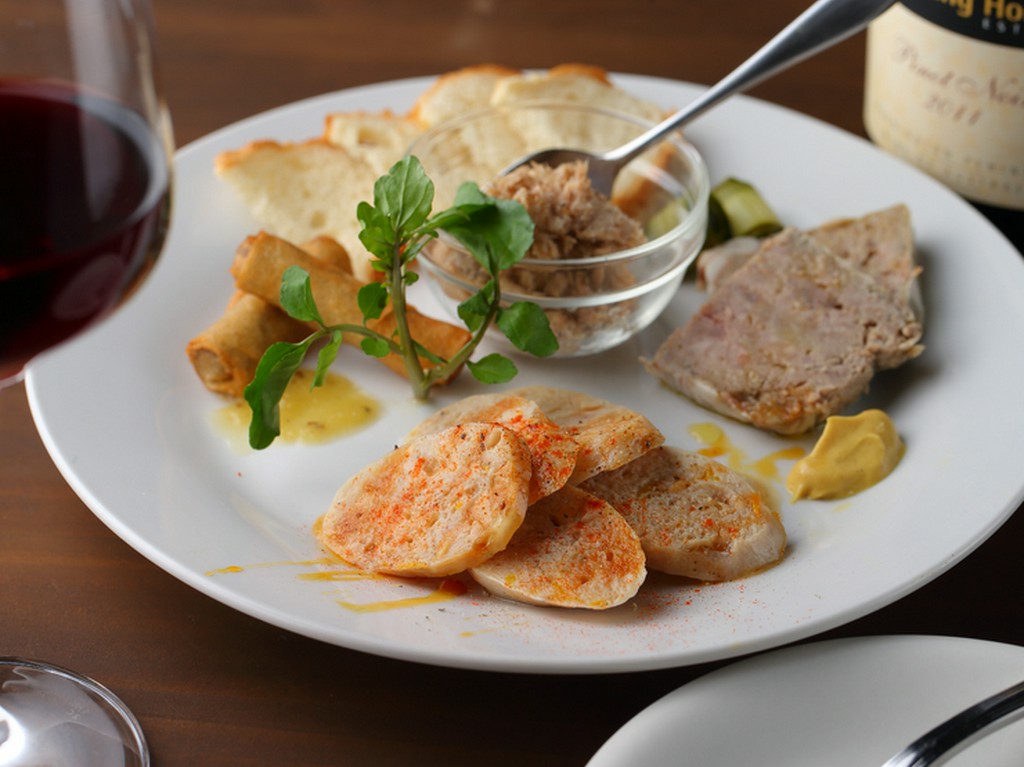 おつまみにおススメな『4種盛り合せ』は1つ1つが自家製