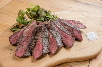 豪州産牛の希少部位イチボのステーキ！岩塩（フルール・ド・セル）でどうぞ！
200g：2530円