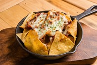 コーンチップスに自家製ミートソースとチーズをのせた、アメリカンな一品！
ミートソース：＋110円
アボカド：＋110円
サワークリーム：＋110円
