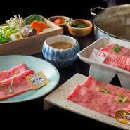 日本三大和牛と称される最高級の牛肉「近江牛・松坂牛・神戸牛」を、贅沢にも一度に提供しています。しゃぶしゃぶで食べ比べることで、食材それぞれの繊細な肉の旨み甘み、そして食感などを五感で愉しめます。