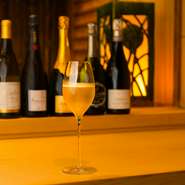 和食に一番合う日本酒は20種以上、焼酎も10種以上。「記念日にはシャンパンやワインを」とのオーダーも多く、フランス・ボルドー産の赤ワイン、ブルゴーニュ産の白ワインなどもラインナップされています。