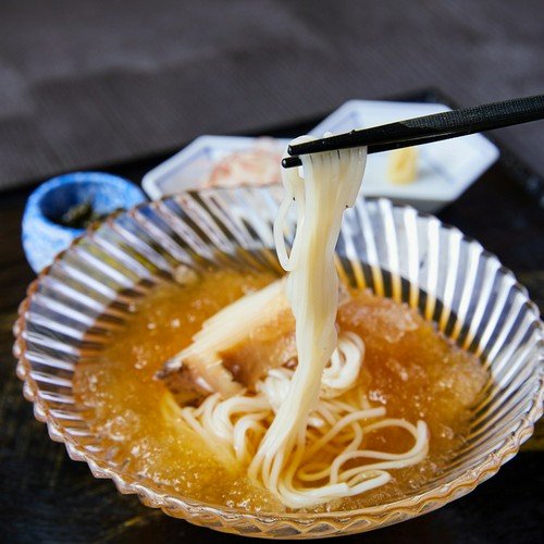 店内にて仕上げる生そうめんはさっぱりもちもちで好評の逸品です