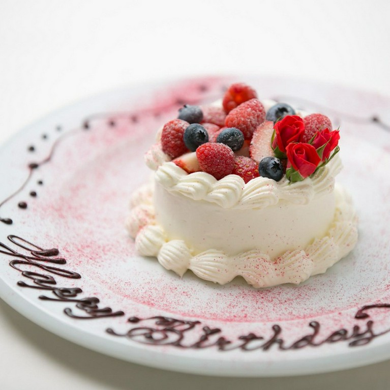 お誕生日や記念日には、自家製アニバーサリーケーキをご用意